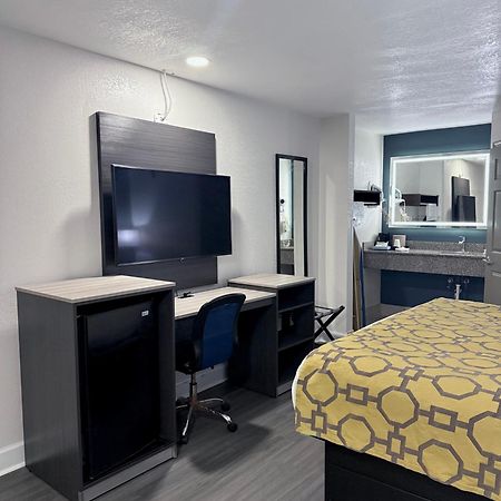 Baymont Inn & Suites By Wyndham Grenada Esterno foto