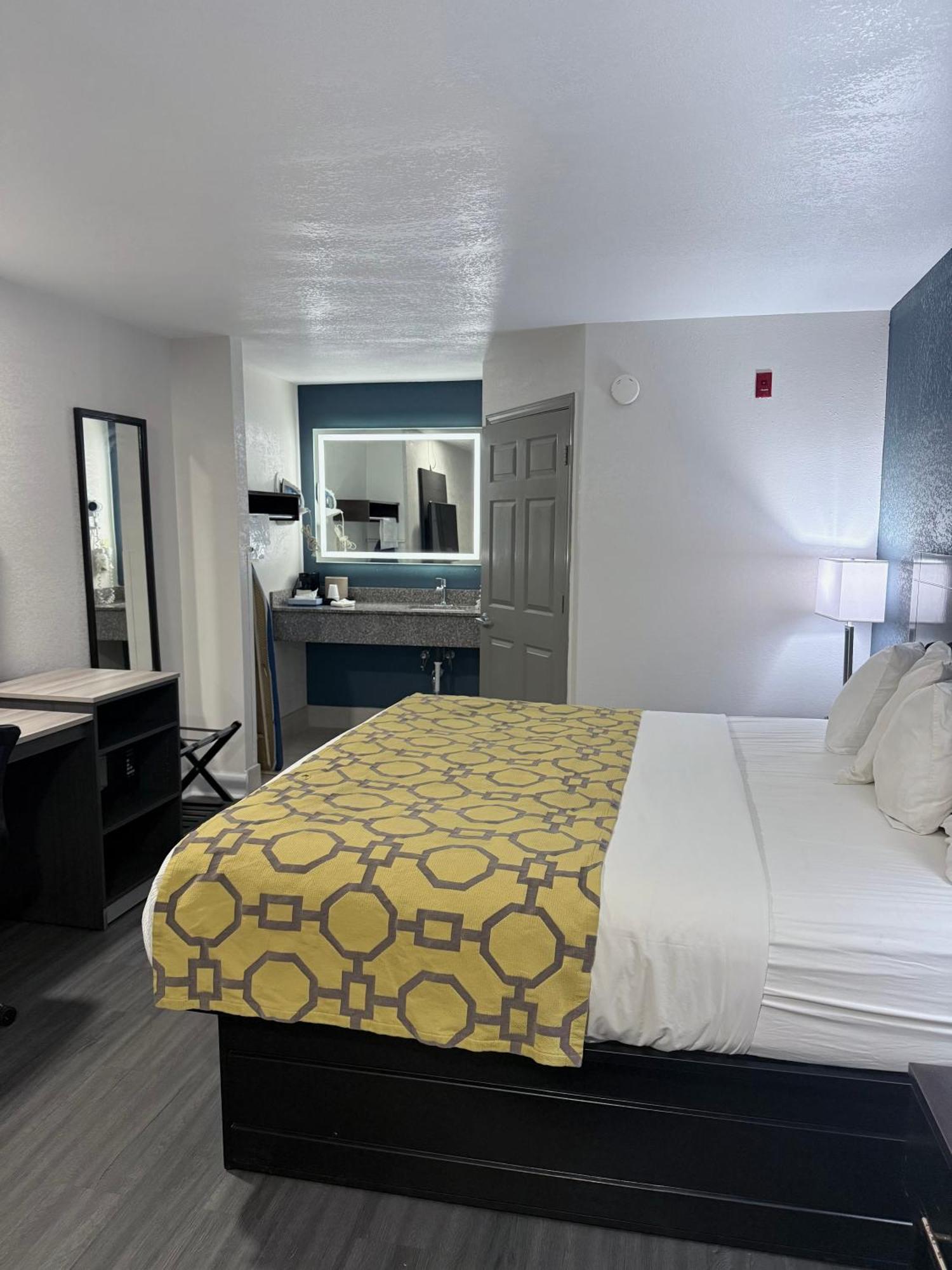 Baymont Inn & Suites By Wyndham Grenada Esterno foto