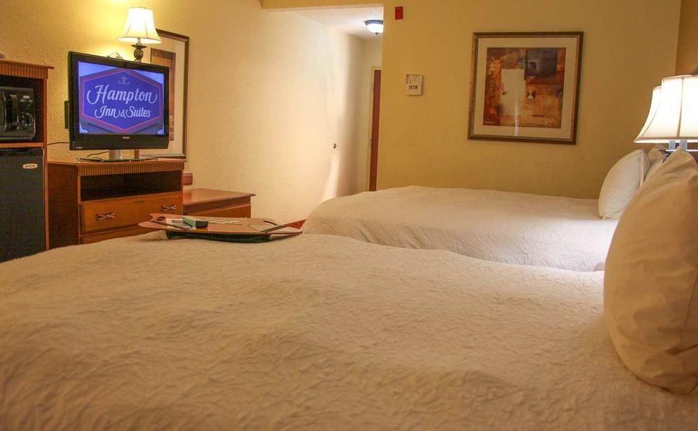 Baymont Inn & Suites By Wyndham Grenada Esterno foto