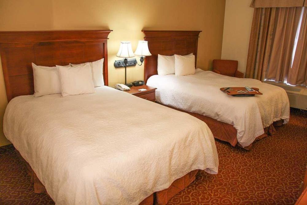 Baymont Inn & Suites By Wyndham Grenada Esterno foto