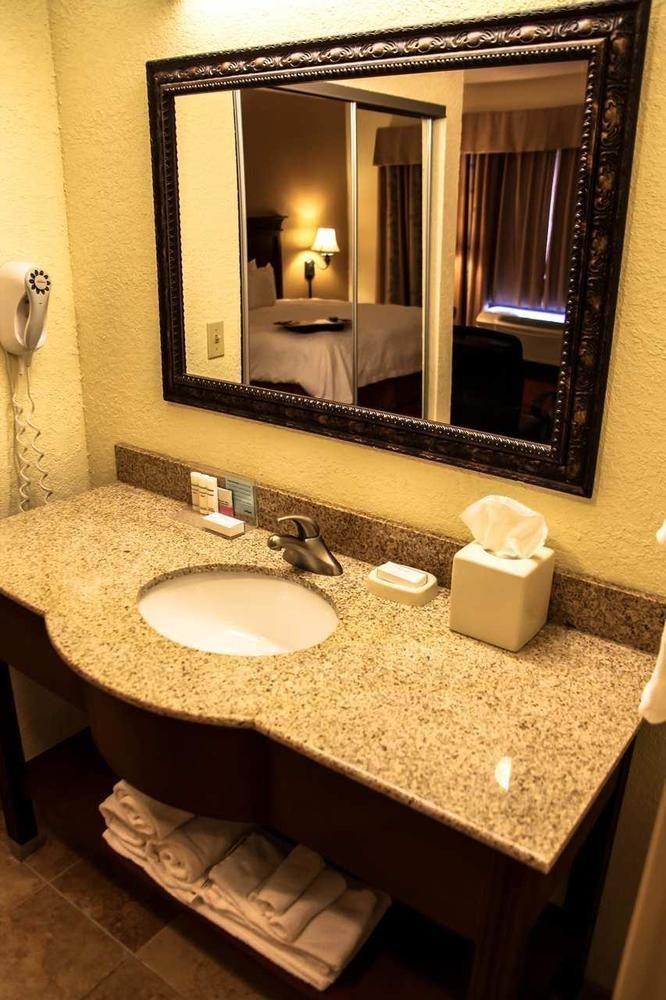 Baymont Inn & Suites By Wyndham Grenada Esterno foto