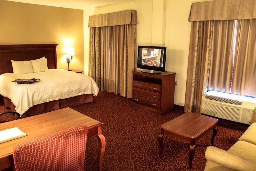 Baymont Inn & Suites By Wyndham Grenada Esterno foto