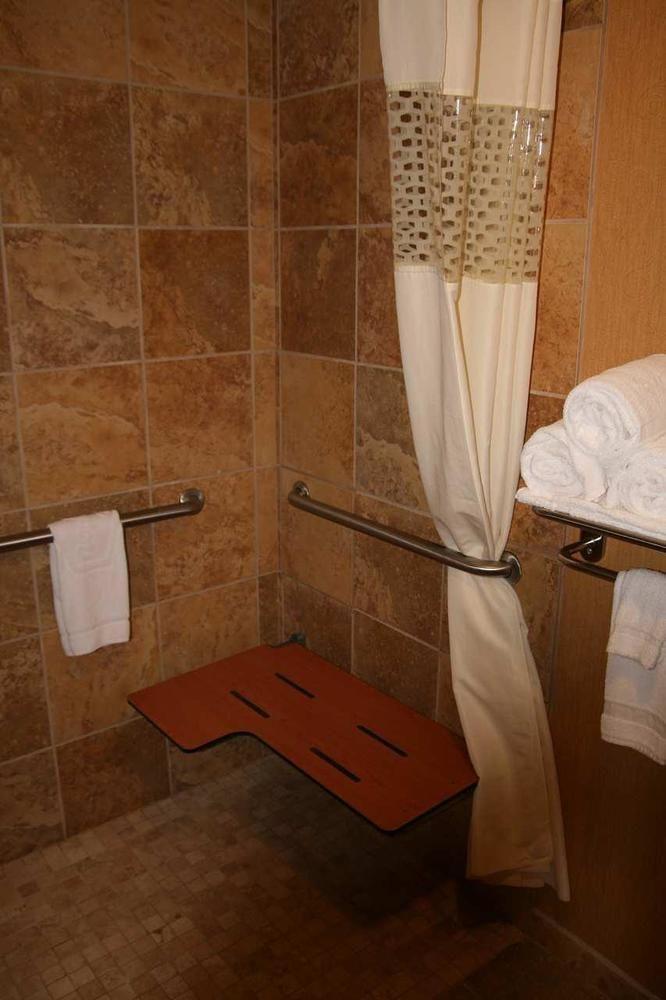 Baymont Inn & Suites By Wyndham Grenada Esterno foto
