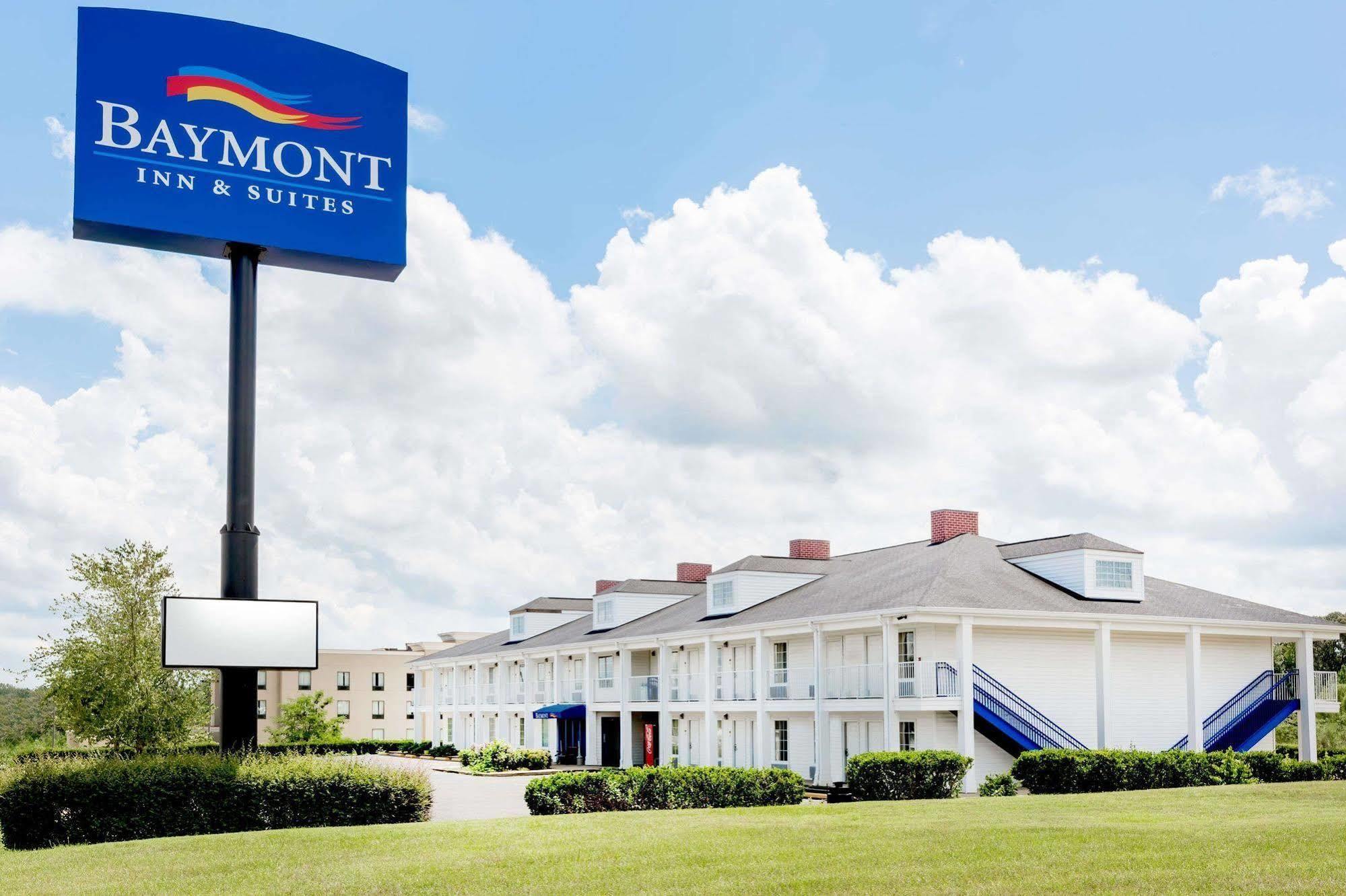 Baymont Inn & Suites By Wyndham Grenada Esterno foto